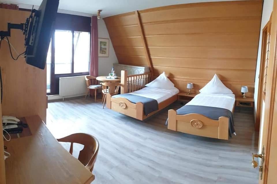 Hotel Restaurant Paelzer-Buwe Haßloch Exteriör bild